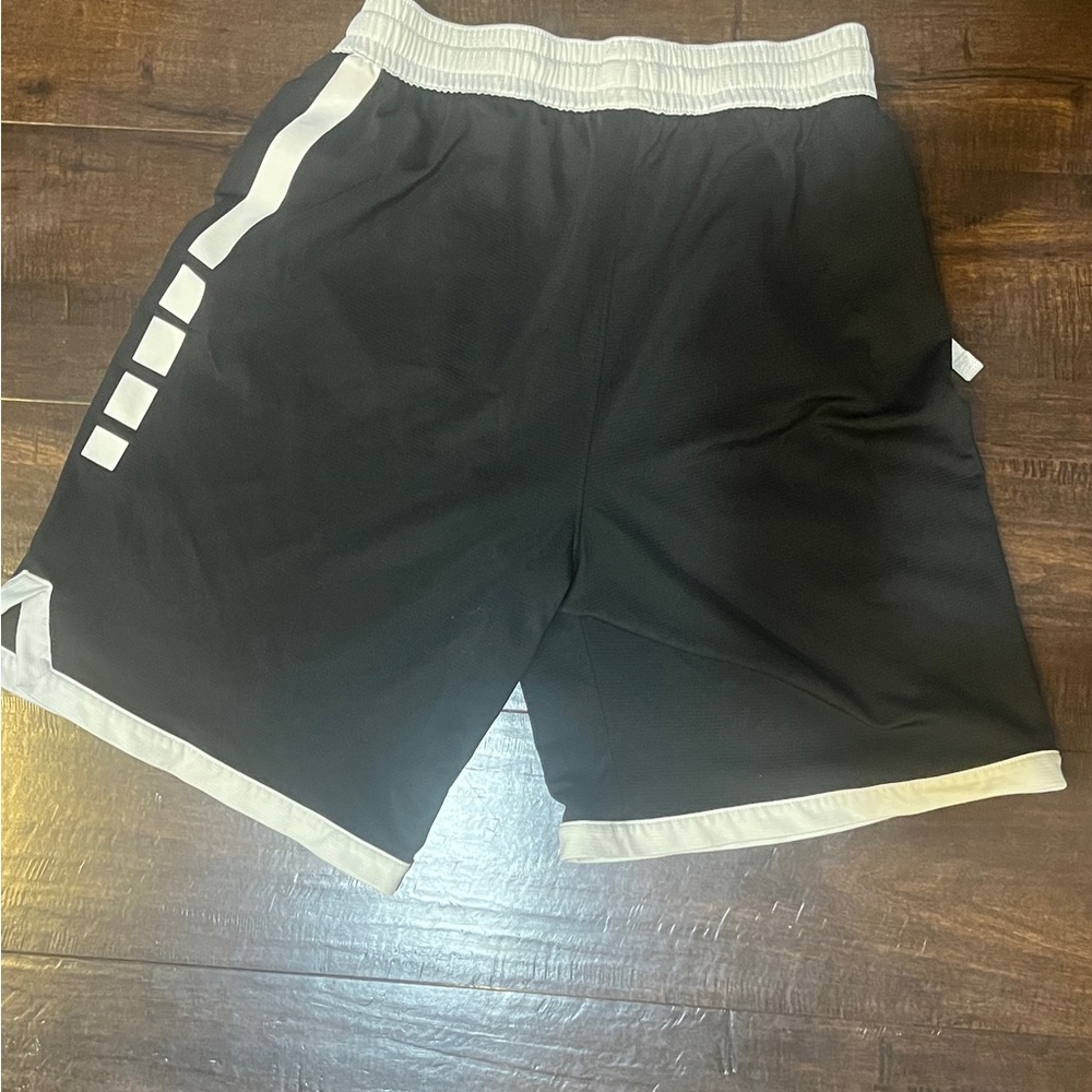 Nike Basketball Shorts Size Large
